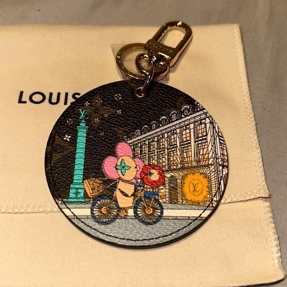 NWT Louis Vuitton 2022 Holiday Illustrate Paris Bag Charm& Key Holder-Li… - Picture 2 of 9
